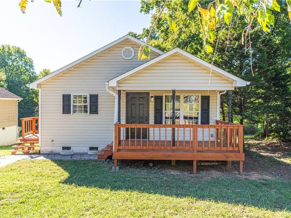 2822 Lomond St, Winston Salem, NC 27127