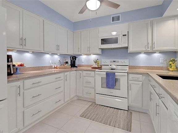 2nd image of 228 Fox Glen DR #3201