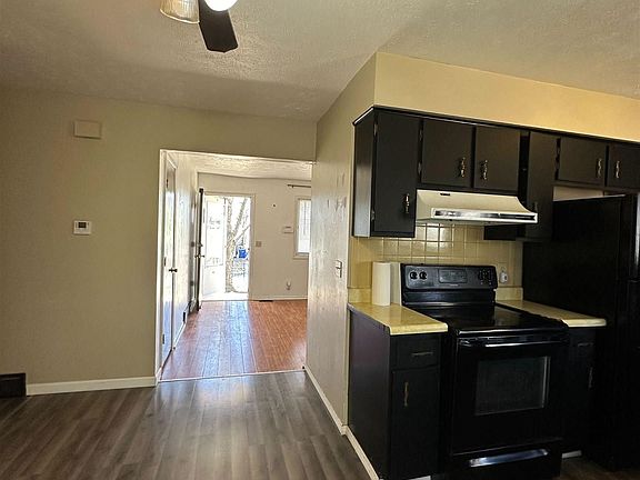 3rd image of 7525 S 76th St