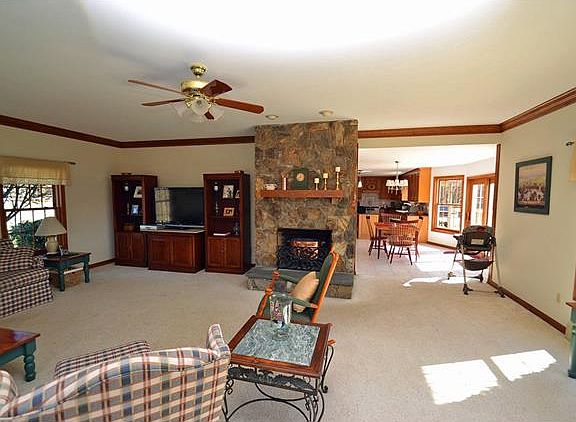 5th image of 6 Algonquin Ln