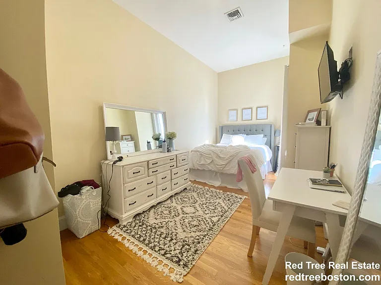 395 W Broadway #3B — Photo 6