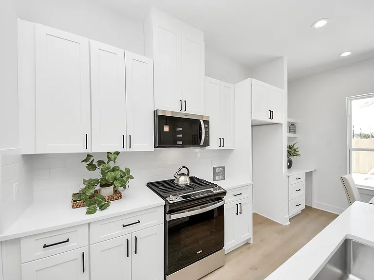 860 Rachel St #D — Photo 13