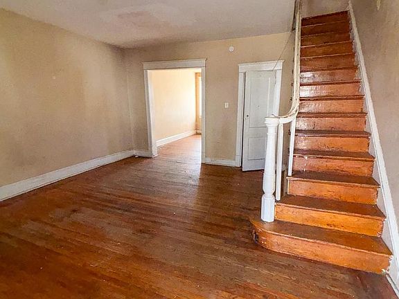 2nd image of 4926 Boudinot St