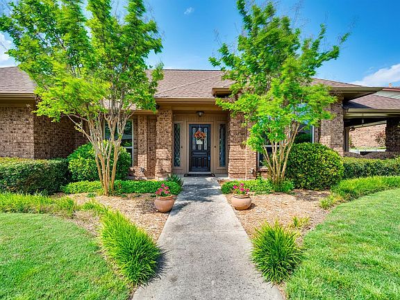 4th image of 2207 Carmel Dr