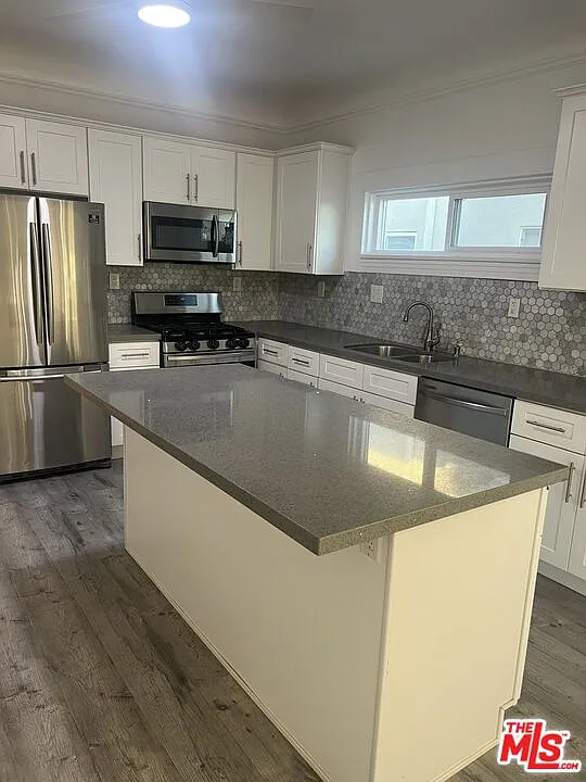 2 bed, 1.0 bath, 943 sqft, $2,575 — Photo 3