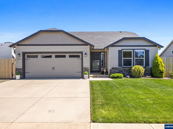 2216 Falcon Ave, Stayton, OR 97383