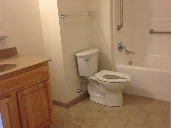 4th image of 607 Walnut Ave