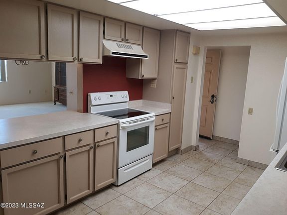 3rd image of 828 W Paseo Del Prad