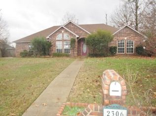 2306 Woodway Dr, Texarkana, AR 71854