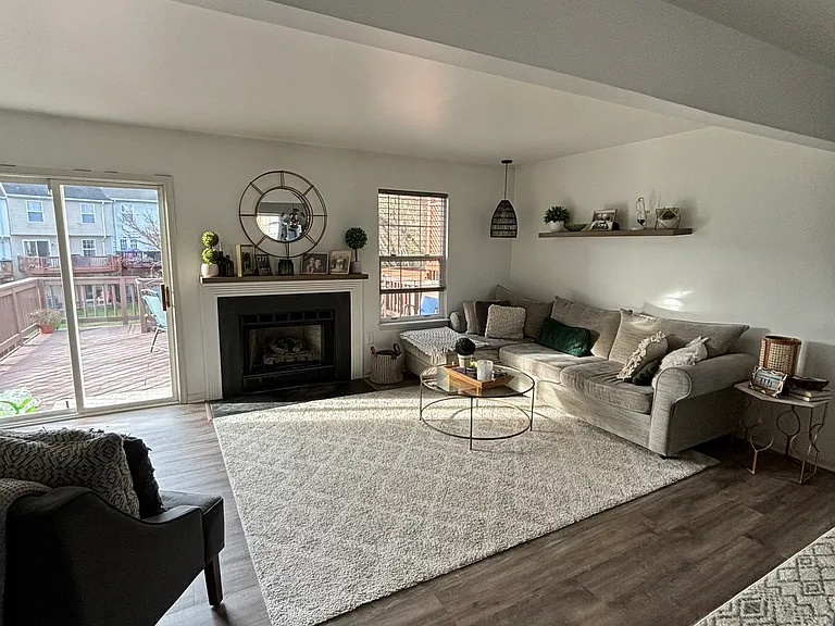 109 Hampshire Sq SW — Photo 5