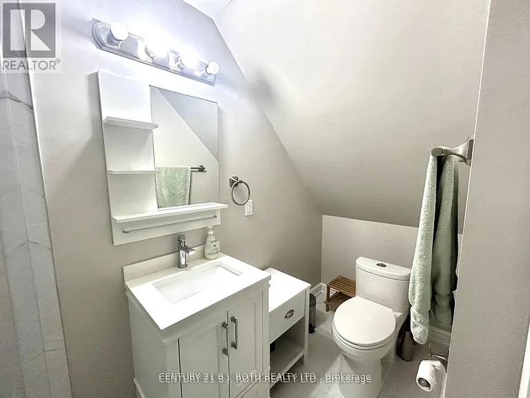 9 Greenwood Forest Rd — Photo 10