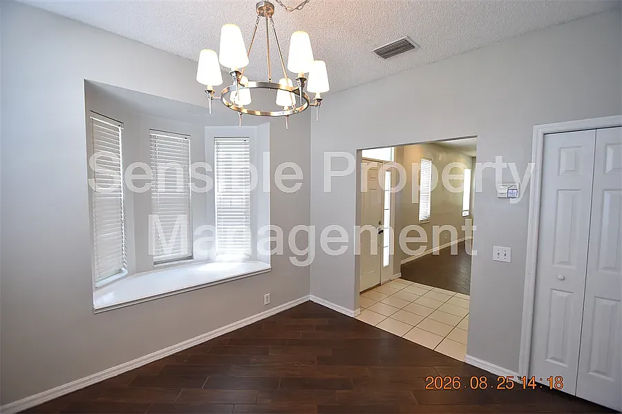 3 bed, 2.5 bath, 1618 sqft, $2,895 — Photo 3