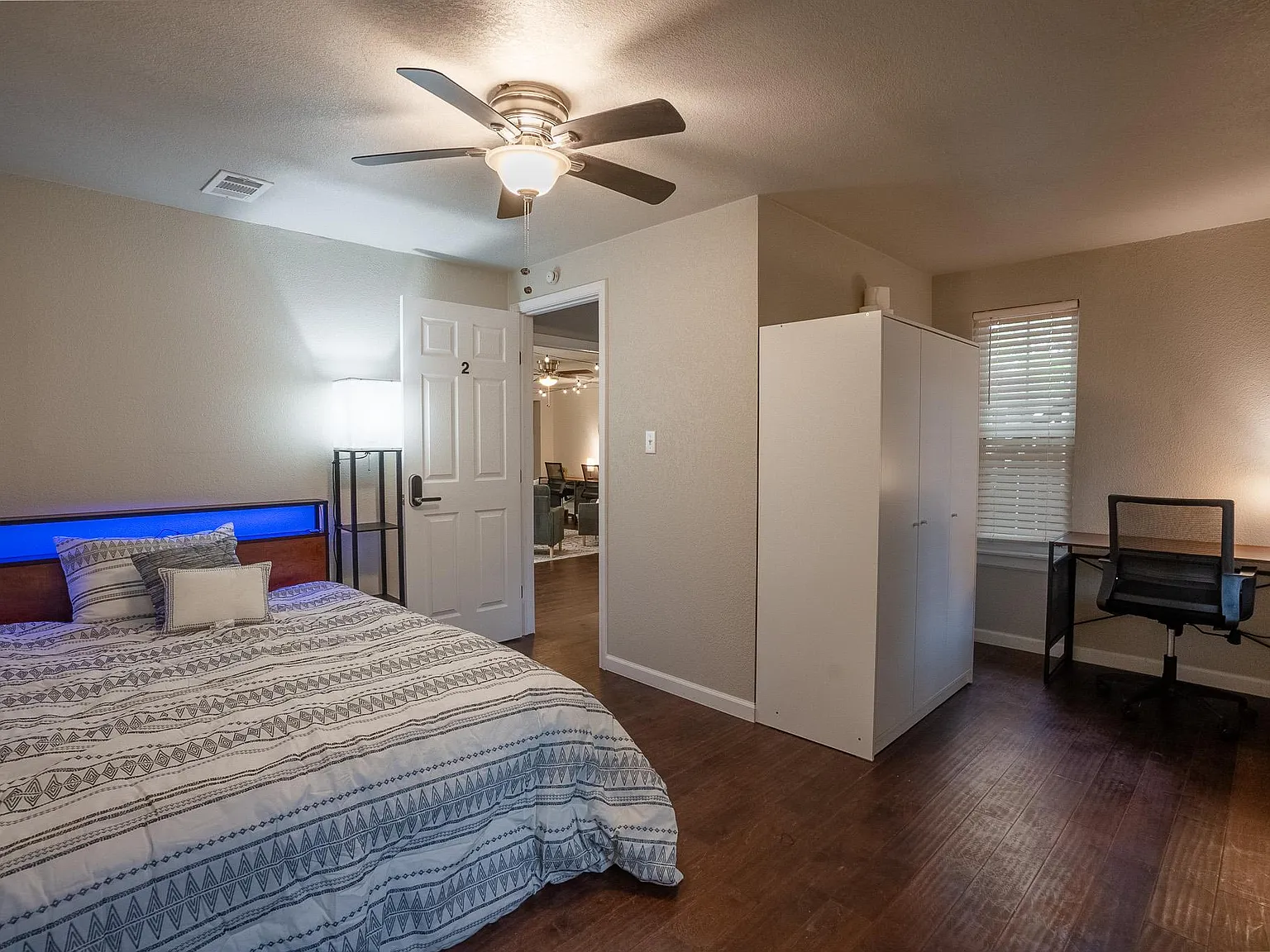 4 bed, 4.0 bath, 3075 sqft, $1,009 — Photo 1