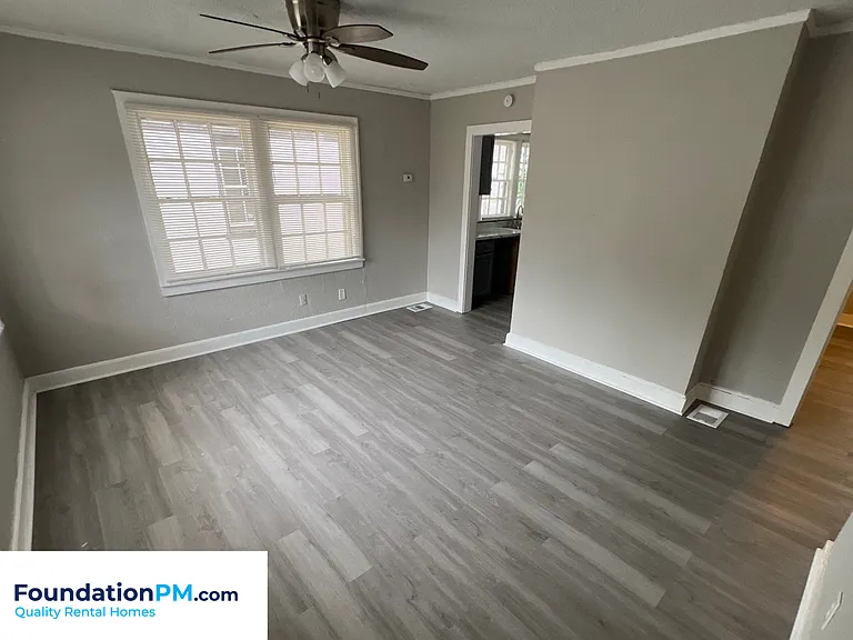 790 S Pkwy E — Photo 8