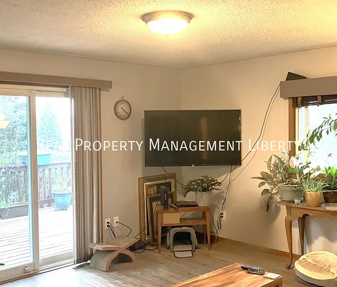 1301 Polk St S — Photo 6