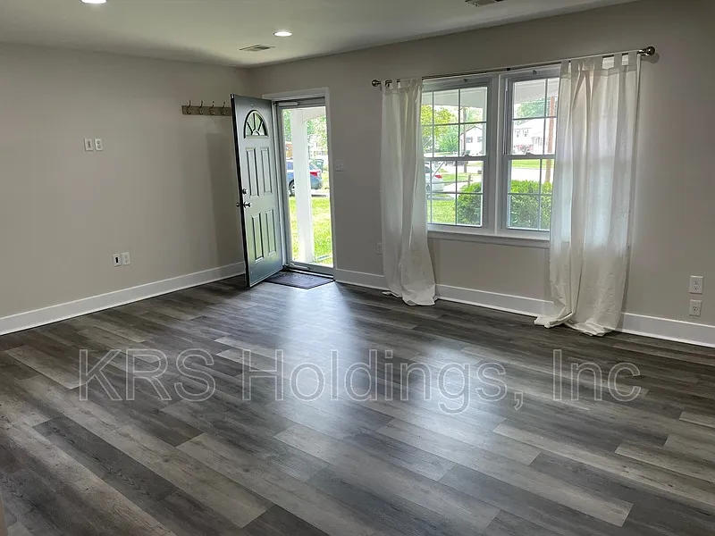 4 bed, 3.0 bath, 1492 sqft, $3,800 — Photo 4