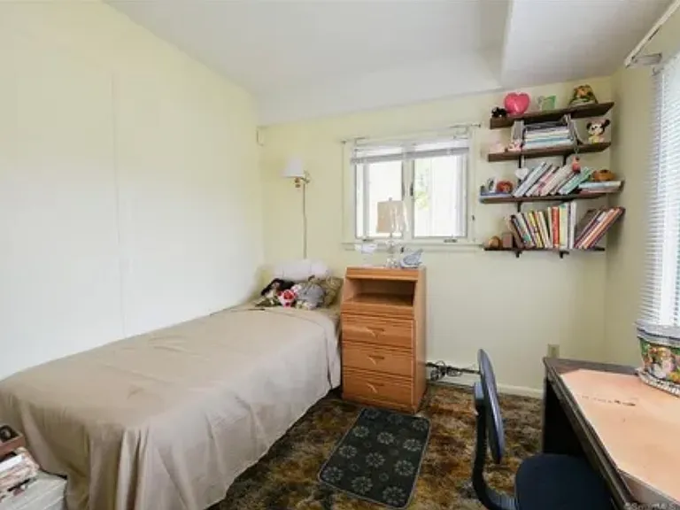 1544 Stanley St — Photo 2