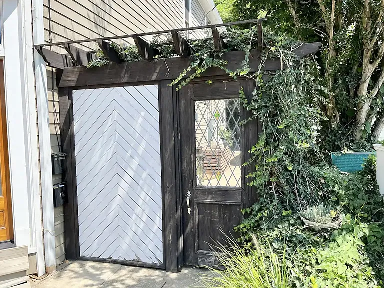 Private entrance to entrance :)