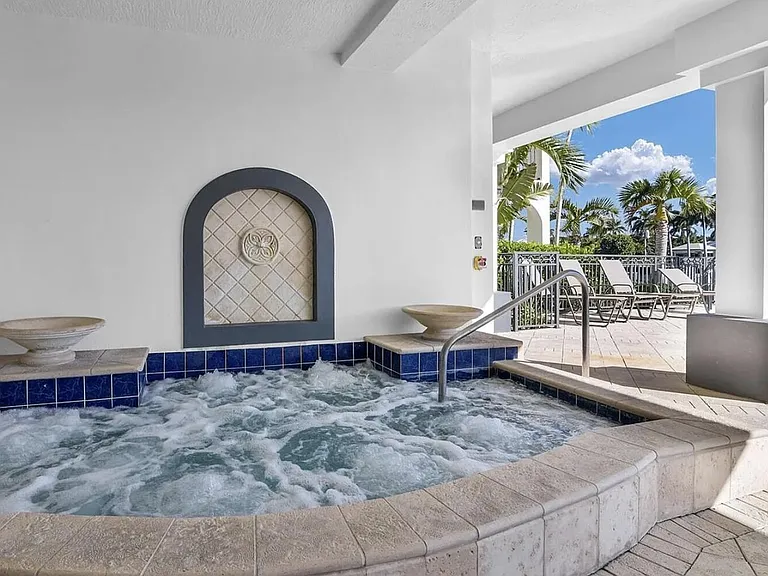 3042 Waterside Cir — Photo 2