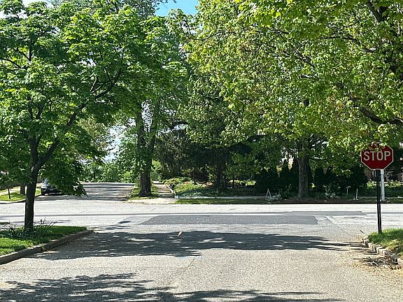 4th image of 3203 Beverly Rd