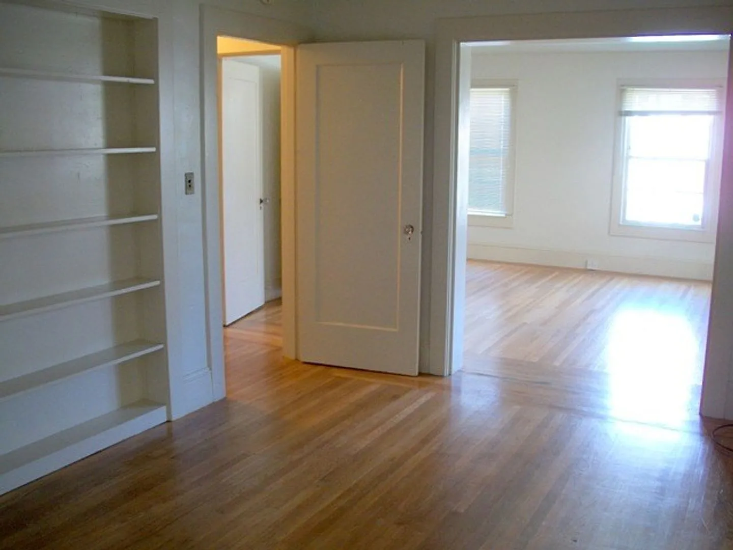 Near Campus! Well Maintained Building & Unit — Photo 2