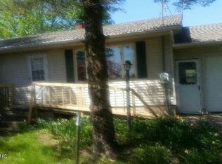 9464 17 Mile Rd, Rodney, MI 49342