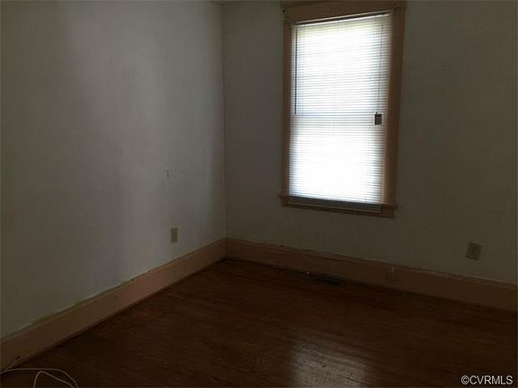 3rd image of 2412 Yorktown Ave