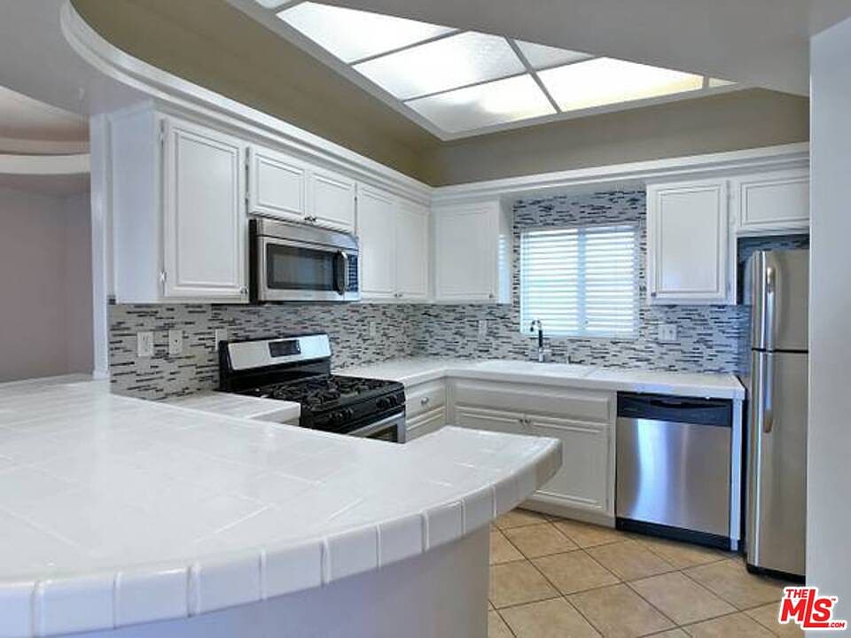 1st image of 12712 Moorpark St APT 307