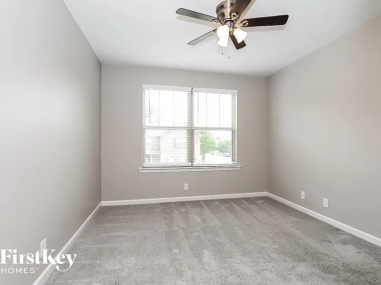 3241 Mapleside Ln — Photo 13