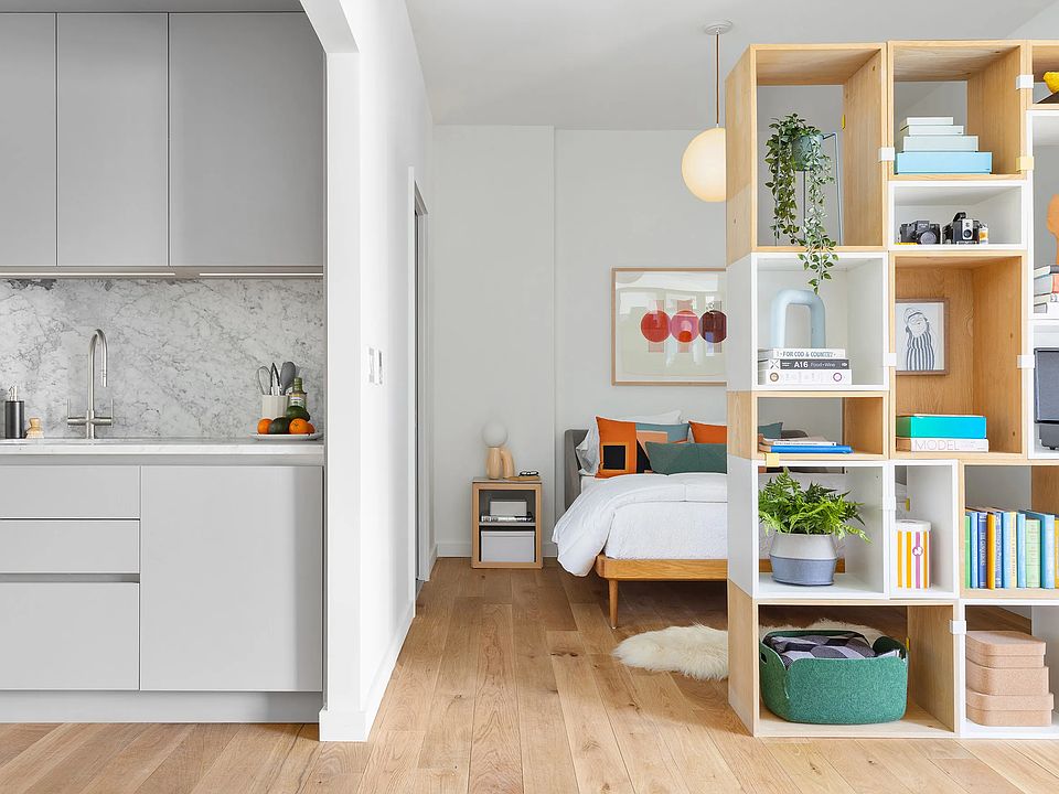 1st image of 547 W 47th St Unit 1005