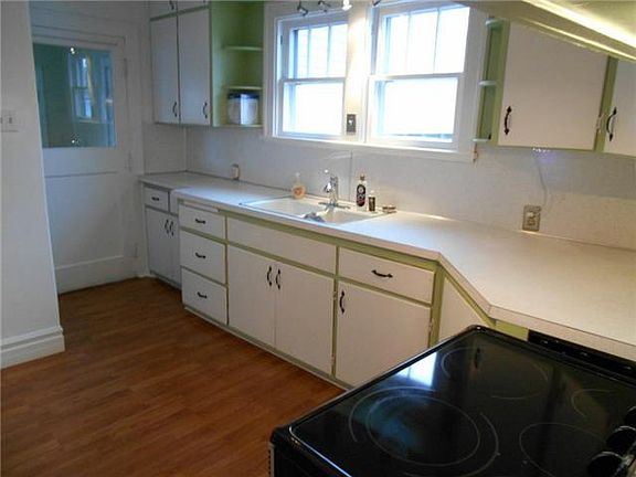 4th image of 925 W Washington St