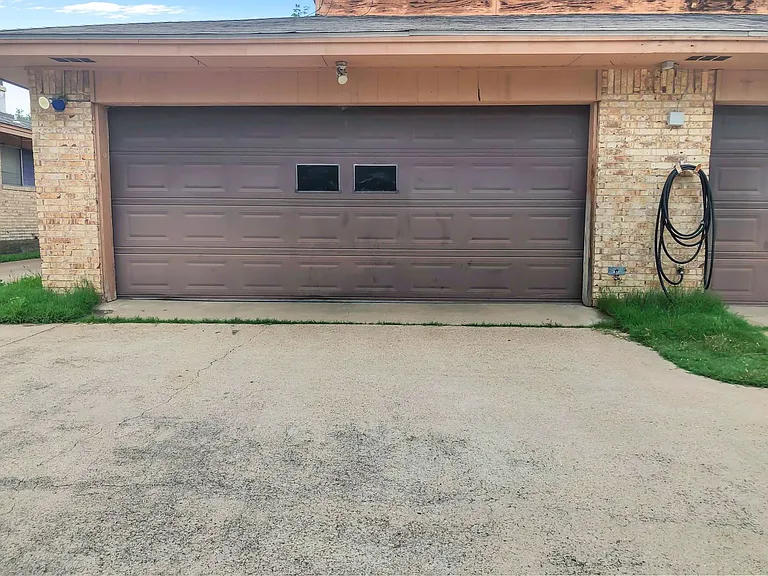 2410 Woodoak Ct — Photo 3