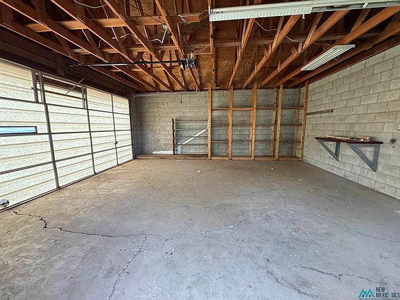 3rd image of 916 W Iron Ave
