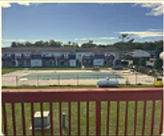 73 Oxford Vlg #73B — Photo 1