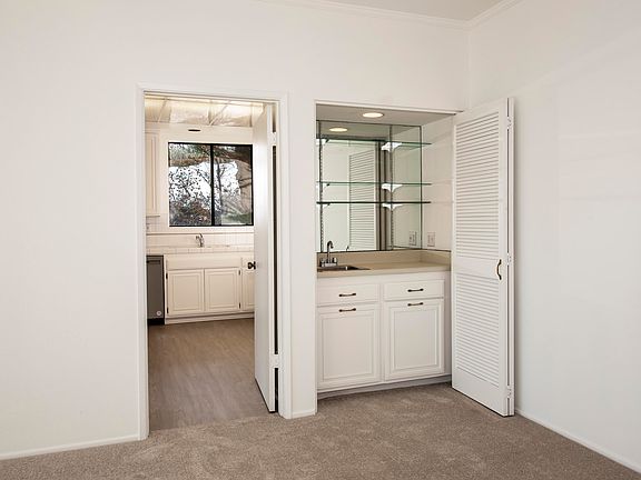 5th image of 72 Seaview Dr