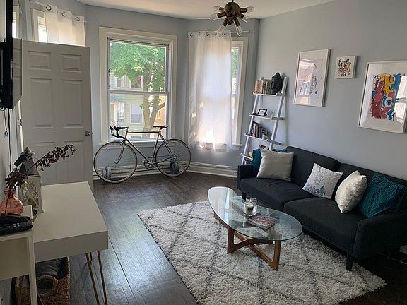 3rd image of 3044 N Avers Ave #2