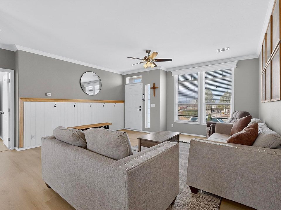 1st image of 1805 Desert Vista Dr