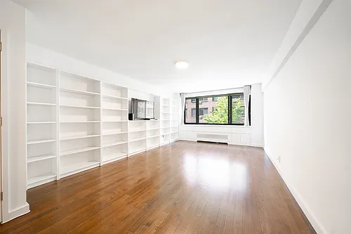 420 E 64th St Photo 1