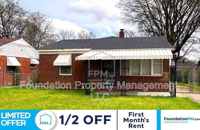 672 Carpenter St — Photo 1