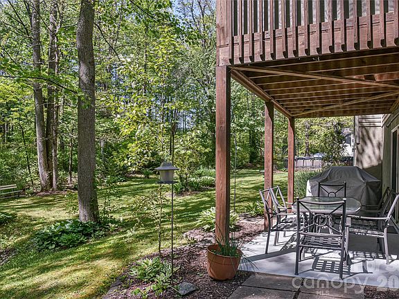 3rd image of 145 Fox Glen Dr