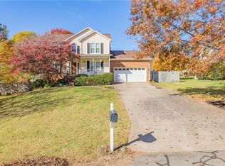 6016 Woods Edge Ln, Kernersville, NC 27284
