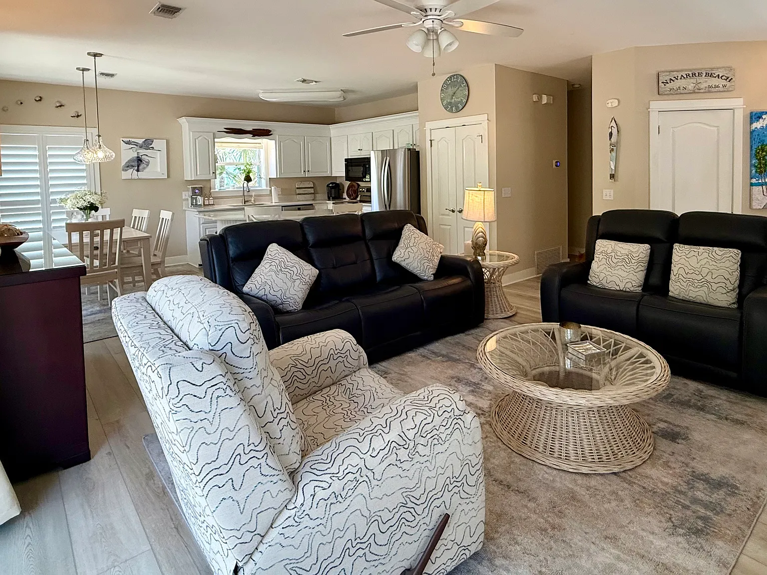 3 bed, 2212 sqft, $4,000 — Photo 2