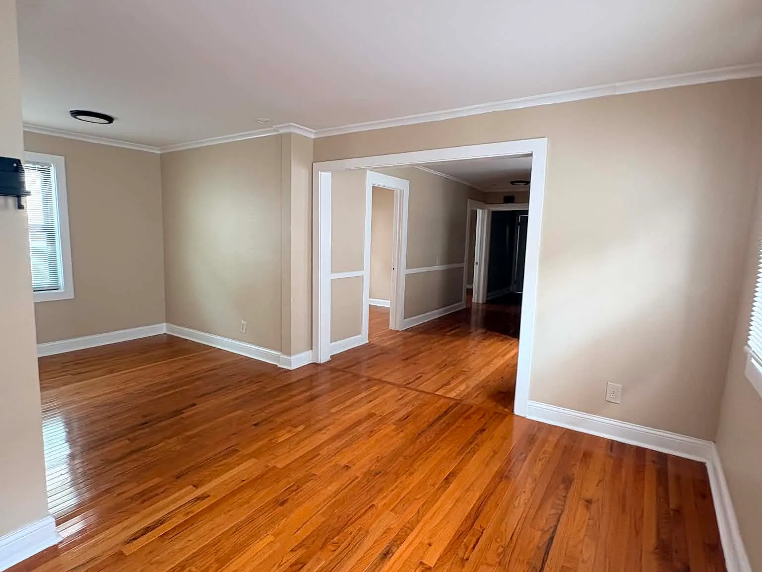 3 bed, 1000 sqft, $1,900 — Photo 3