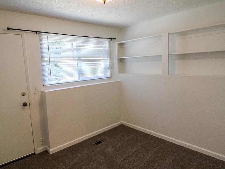 12315-12317 NE Fremont St — Photo 26