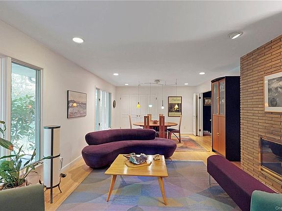 4th image of 21 Mayer Dr