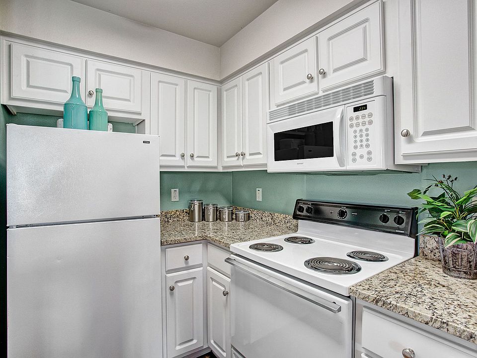 Legends at River Oaks Kitchen Appliances