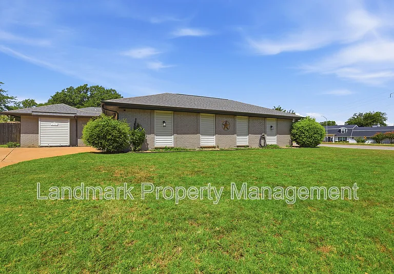 4349 Altamesa Blvd — Photo 2