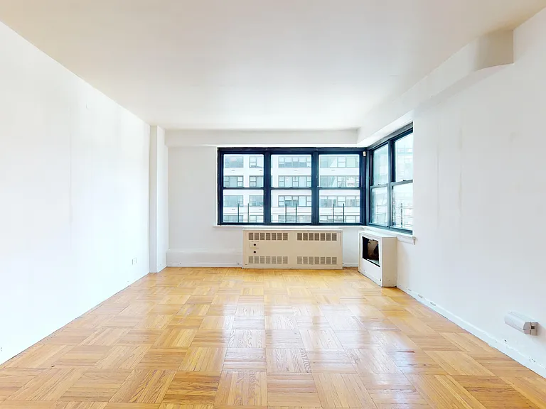 399 E 72nd St #12F — Photo 4
