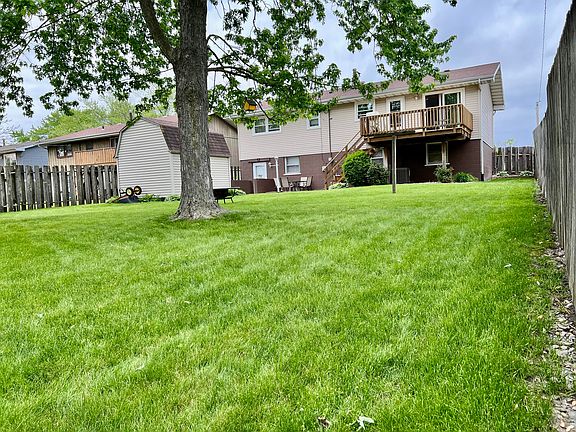 5th image of 829 Tyler Ave