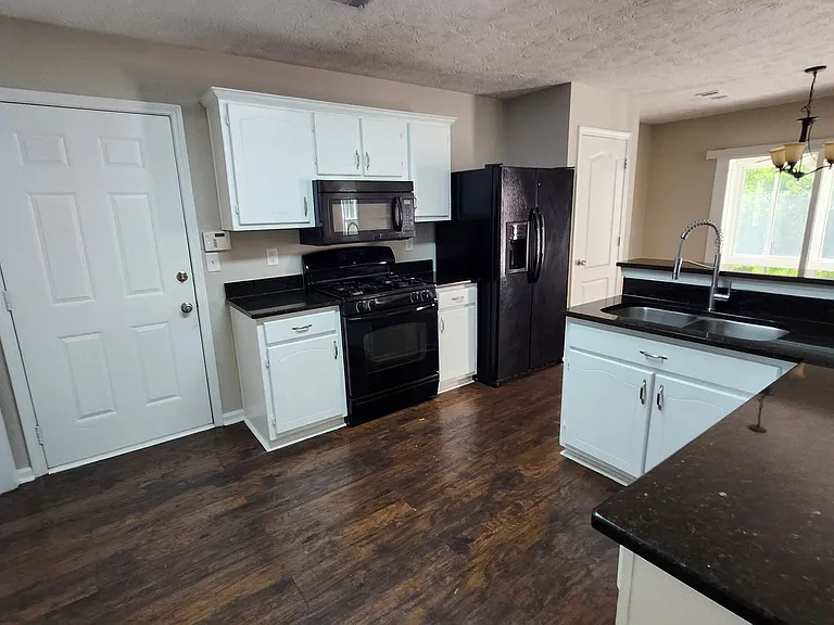 3049 Winding Grove Dr — Photo 2